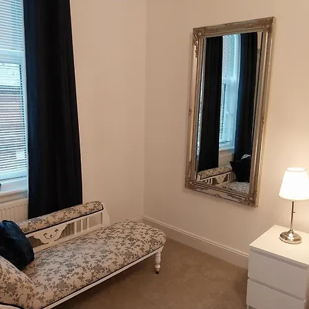 Apartment 21 Of Wales Terrace - 2 Bed Ground Floor Flat *