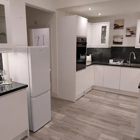 21 Of Wales Terrace - 2 Bed Ground Floor Flat