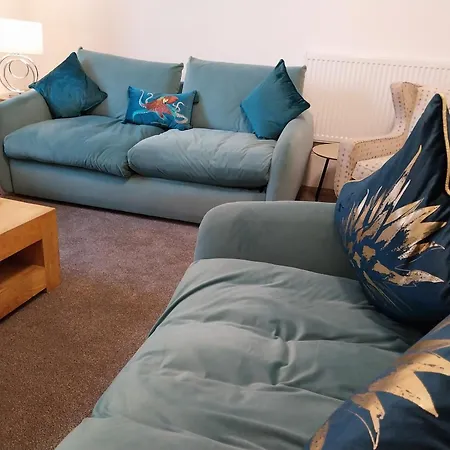 21 Of Wales Terrace - 2 Bed Ground Floor Flat