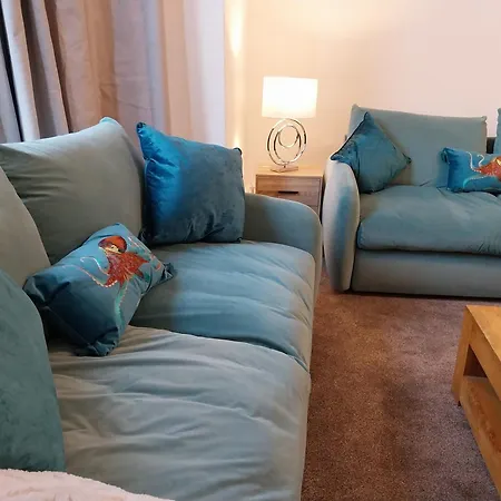 Apartment 21 Of Wales Terrace - 2 Bed Ground Floor Flat *
