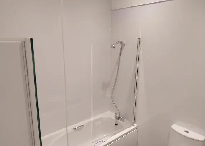 21 Of Wales Terrace - 2 Bed Ground Floor Flat * Scarborough