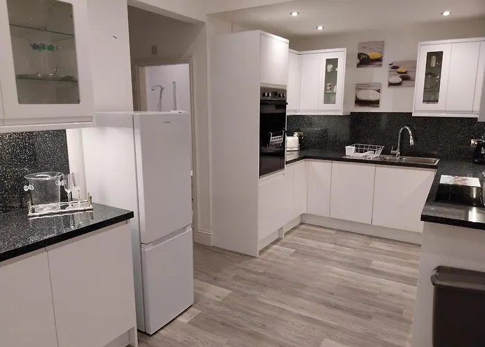 21 Of Wales Terrace - 2 Bed Ground Floor Flat