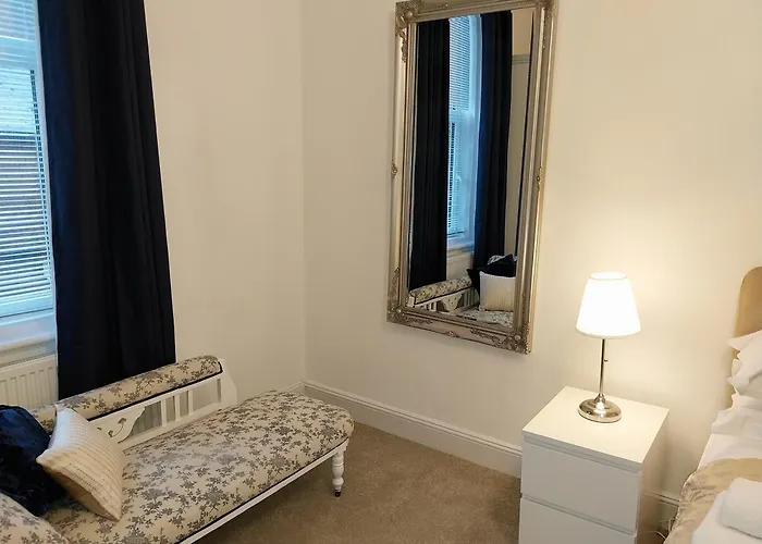 21 Of Wales Terrace - 2 Bed Ground Floor Flat Scarborough