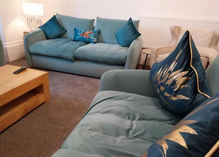 21 Of Wales Terrace - 2 Bed Ground Floor Flat
