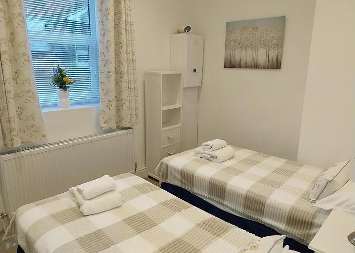 21 Of Wales Terrace - 2 Bed Ground Floor Flat *