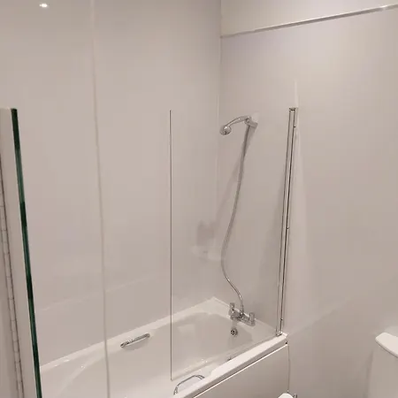 21 Of Wales Terrace - 2 Bed Ground Floor Flat * Scarborough