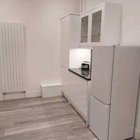 21 Of Wales Terrace - 2 Bed Ground Floor Flat Apartment *